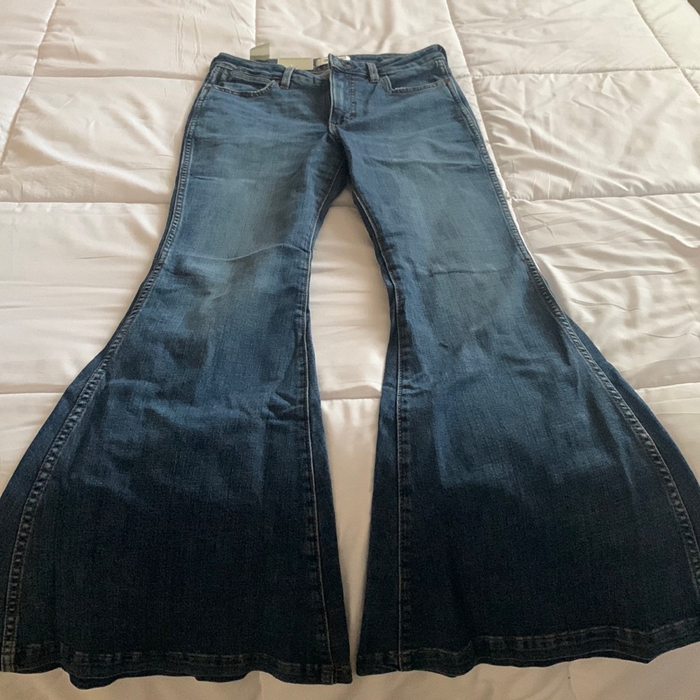 Women’s Flared Wranglers